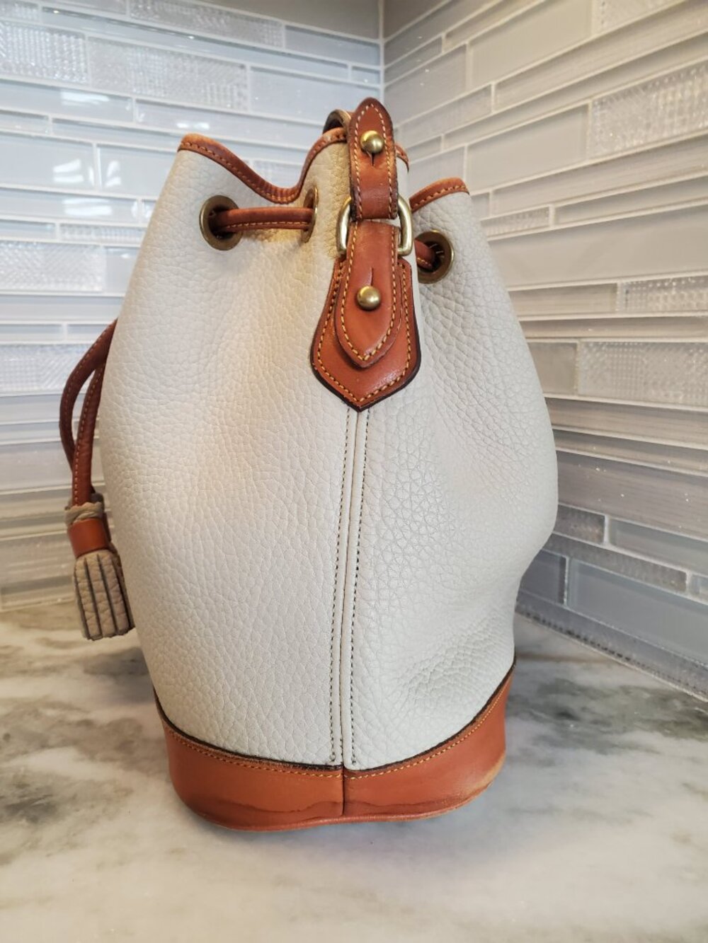 Vintage Dooney & Bourke 90s Drawstring Bucket Bag Wheat & British Tan - Picture 6 of 11